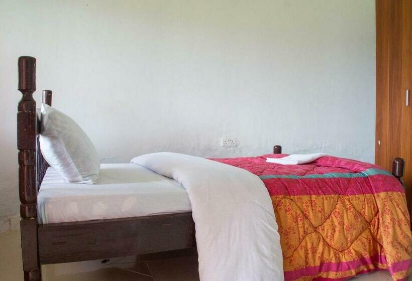 غرفة قياسية, Efraz Motel Kanungu