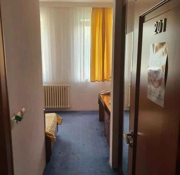 اتاق استاندارد یک نفره, Norcev