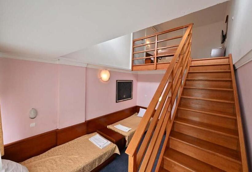 اتاق خانوادگی, Norcev