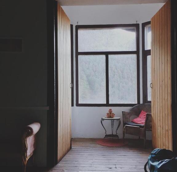 Номер Стандарт, Refugi Quatre Cases