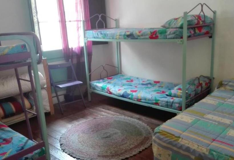 Семейный Номер Совместный Санузел, Refugi Quatre Cases