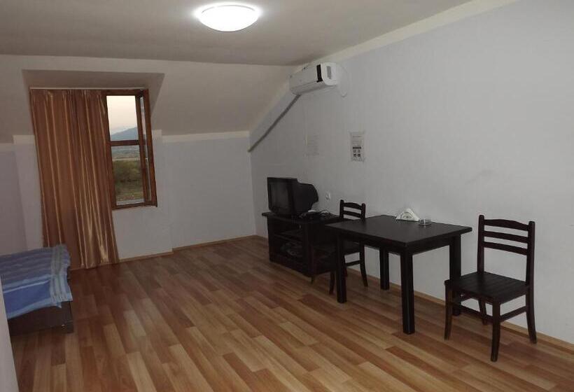 اتاق استاندارد, Emocia