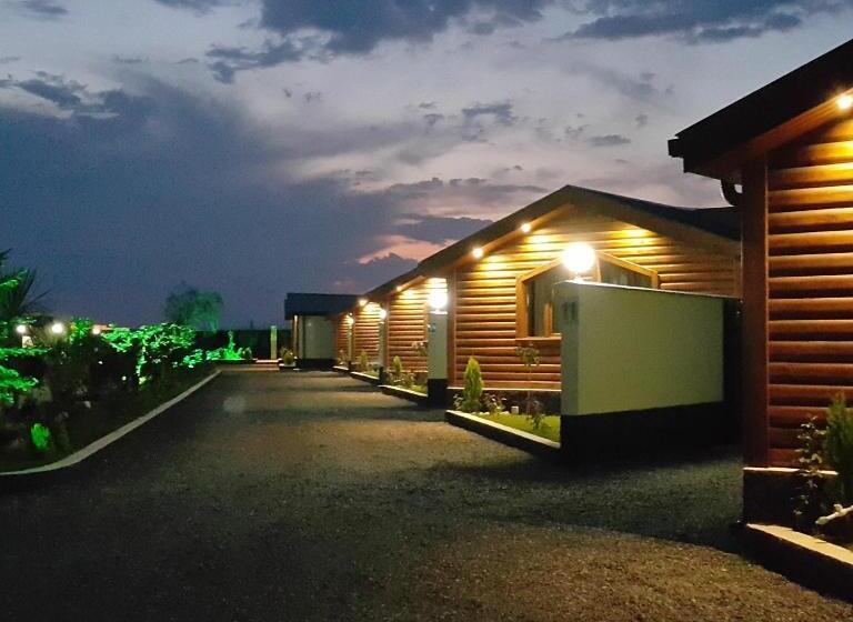 اتاق لوکس با بالکن, Emocia