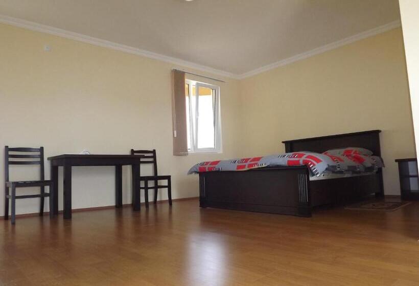 اتاق لوکس با بالکن, Emocia