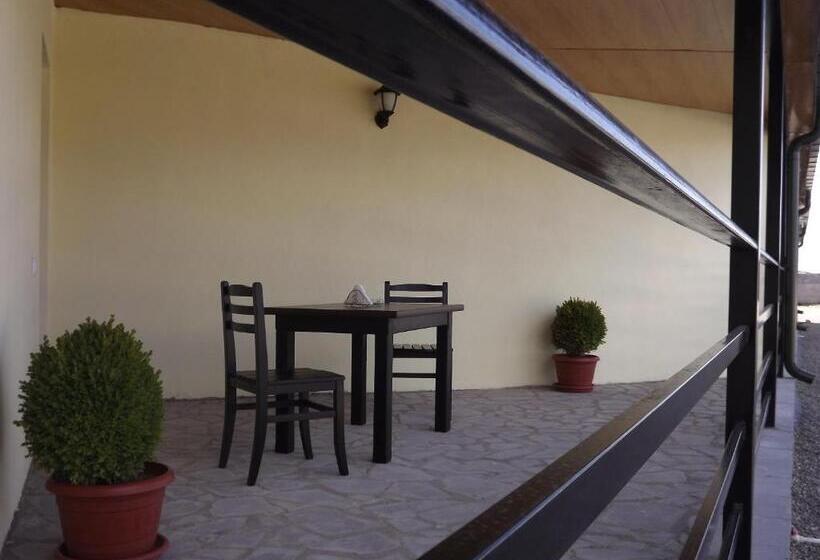 اتاق لوکس با بالکن, Emocia