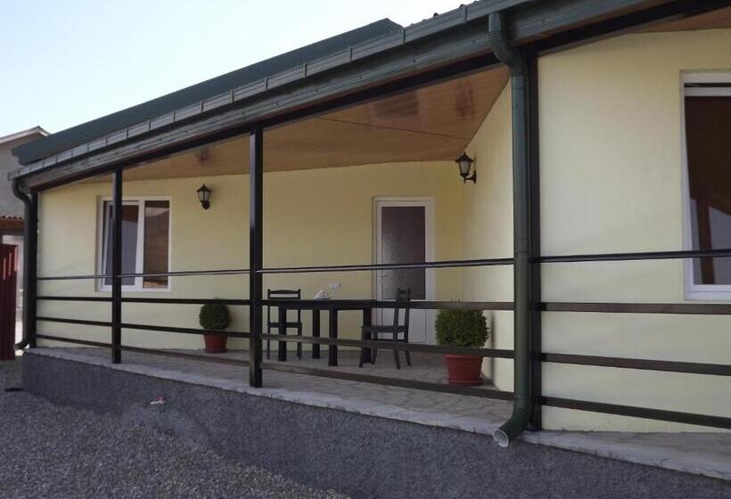 اتاق لوکس با بالکن, Emocia