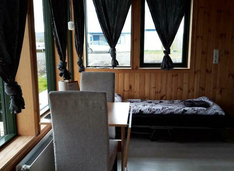 بانگلوی استاندارد, Miðhvammur Farm Stay