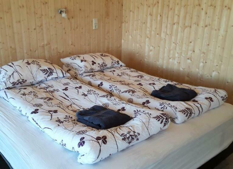 بانگلوی استاندارد, Miðhvammur Farm Stay