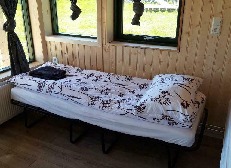 بانگلوی استاندارد, Miðhvammur Farm Stay