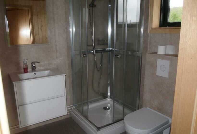 بانگلوی استاندارد, Miðhvammur Farm Stay