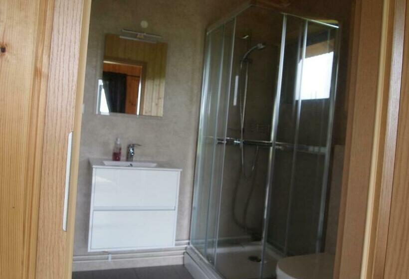 بانگلوی استاندارد, Miðhvammur Farm Stay