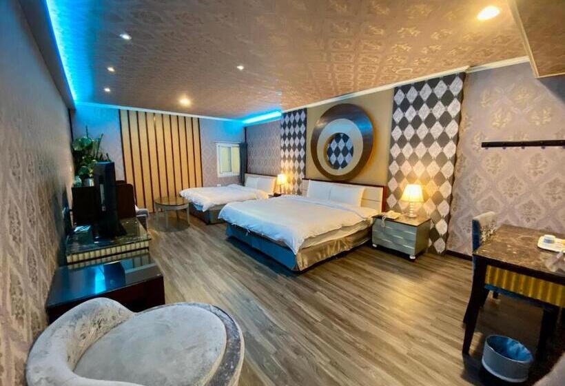 اتاق استاندارد چهار تخته, Huang Xing Motel