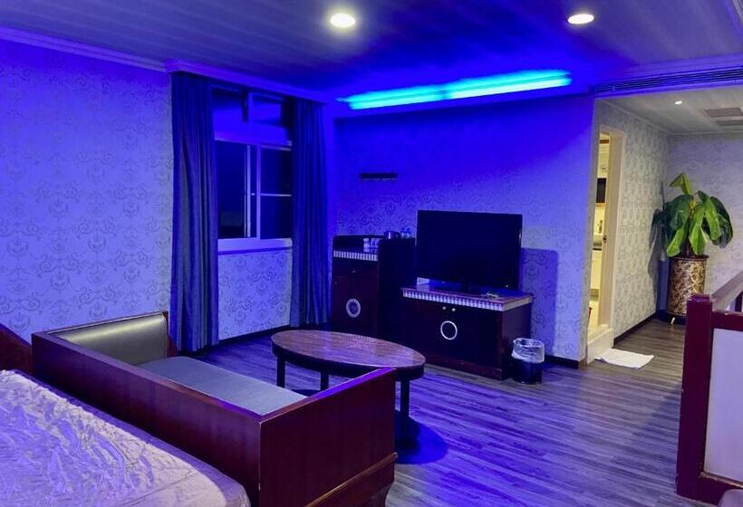 اتاق استاندارد با وان آب گرم, Huang Xing Motel