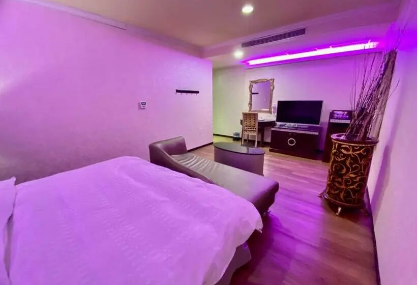 اتاق اکونومی, Huang Xing Motel