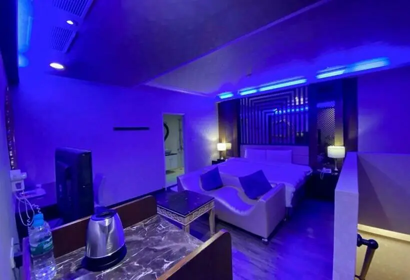 اتاق اکونومی, Huang Xing Motel