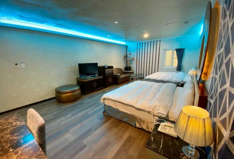 اتاق استاندارد چهار تخته, Huang Xing Motel