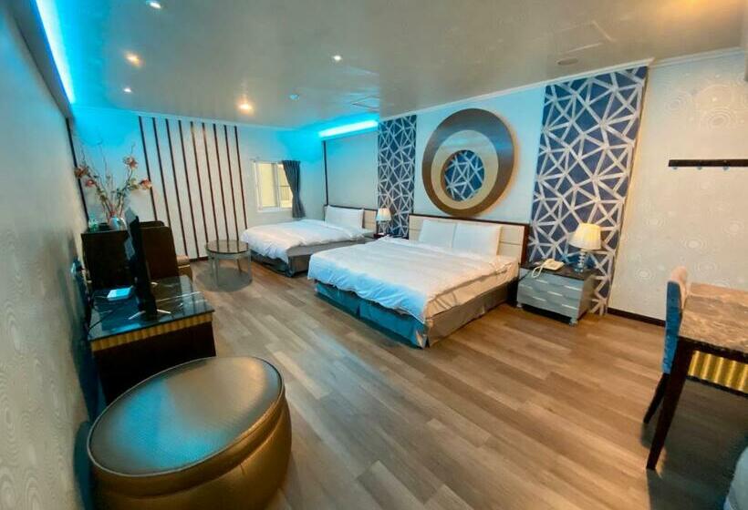 اتاق استاندارد چهار تخته, Huang Xing Motel