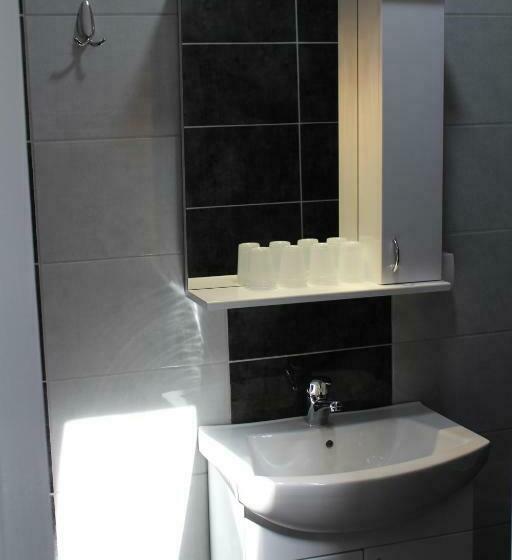 اتاق خانوادگی با چشم‌انداز کوه, Motel Lepo Mesto