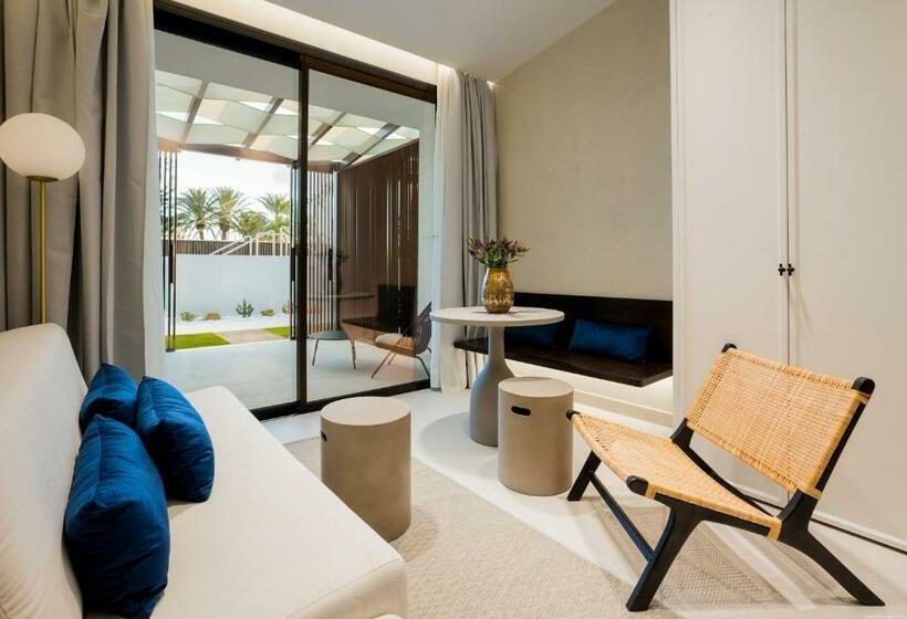 غرفة قياسية لذوى الاحتياجات الخاصة, Fahana - Gay Men Only