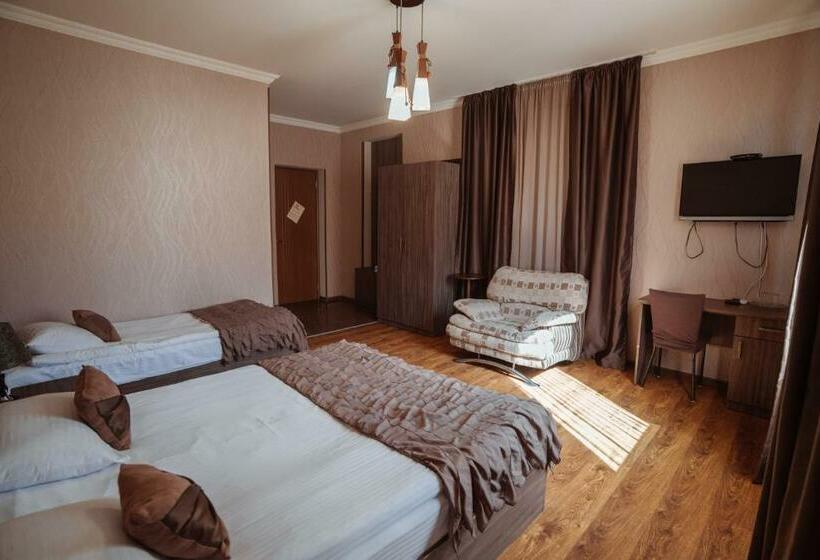 اتاق استاندارد سه نفره, Metekhara