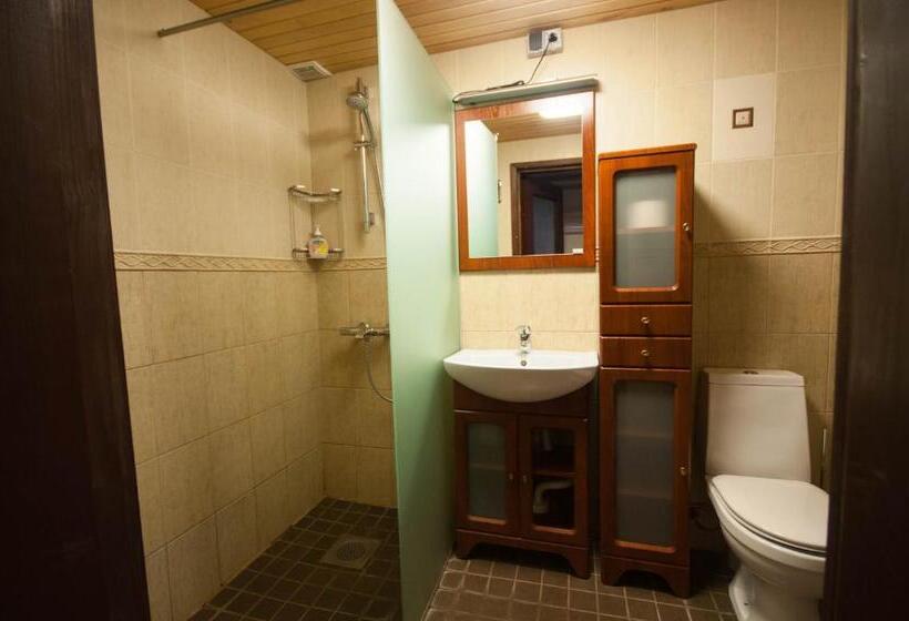 اتاق خانوادگی, Ruunawere