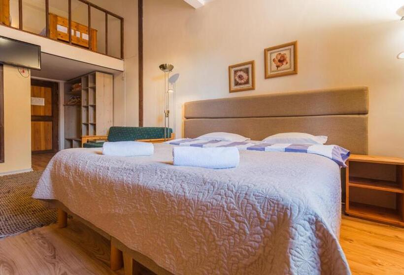 اتاق خانوادگی, Ruunawere