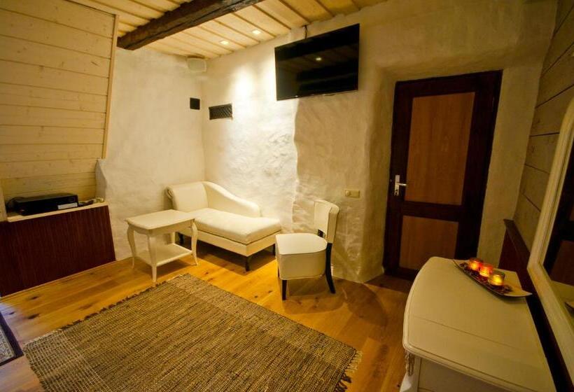 سوییت جونیور, Ruunawere