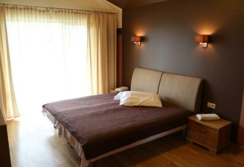 Standard Triple Room with Terrace, Beach Guesthouse Lenkas