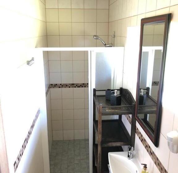 اتاق ساده سه‌ نفره, Beach Guesthouse Lenkas