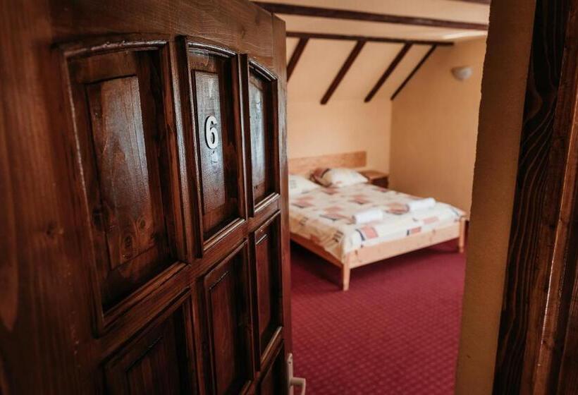 חדר משפחתי, Moara De Piatra