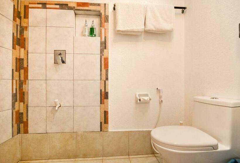 Standard Studio, Ralph S Place