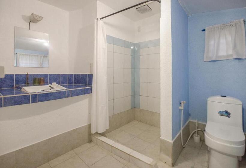 Standard Studio, Ralph S Place