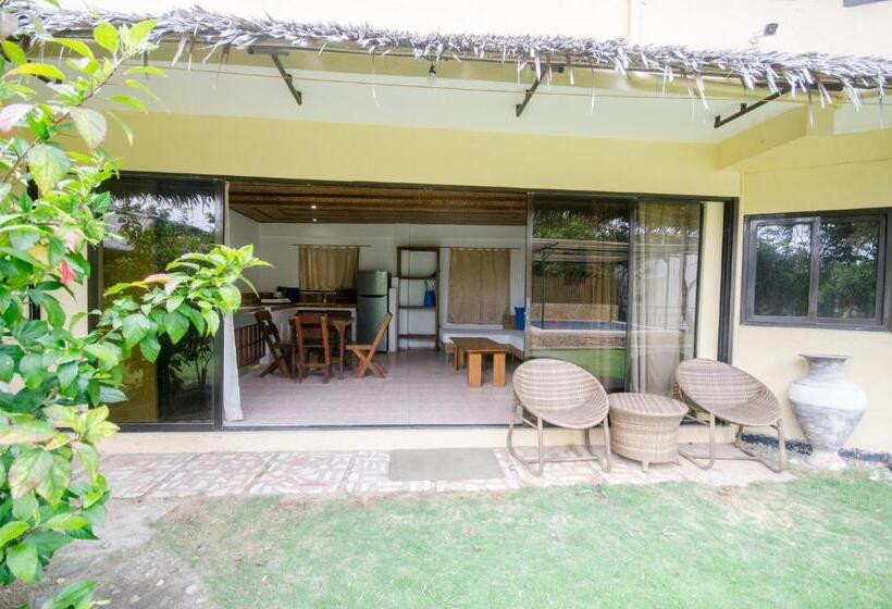 Standard Studio, Ralph S Place