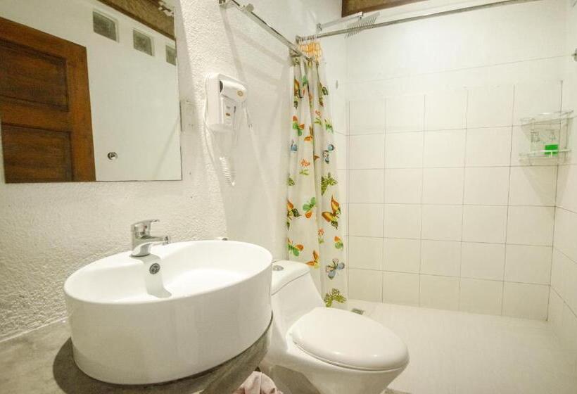 Deluxe Room, Ralph S Place