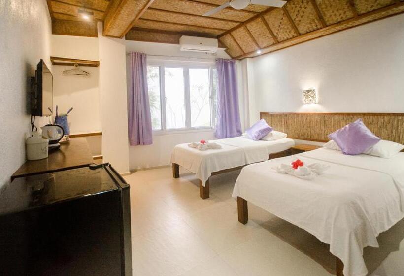 Deluxe Room, Ralph S Place