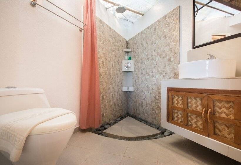 Standard Bungalow, Ralph S Place