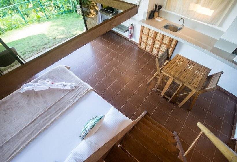 Standard Bungalow, Ralph S Place