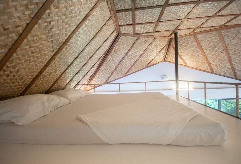 Standard Bungalow, Ralph S Place