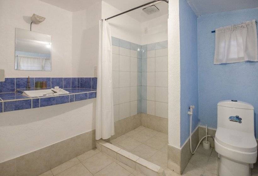 Standard Studio, Ralph S Place