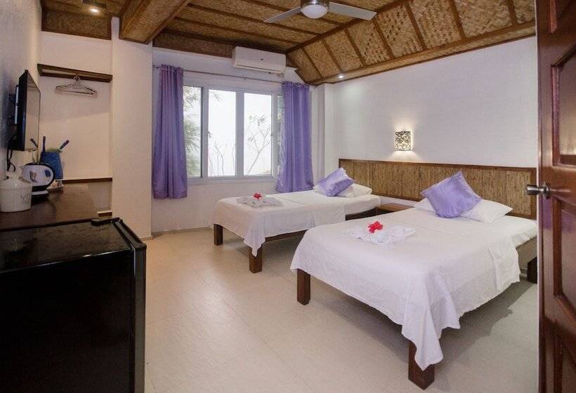 Deluxe Room, Ralph S Place