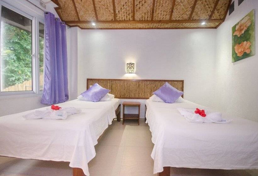 Deluxe Room, Ralph S Place