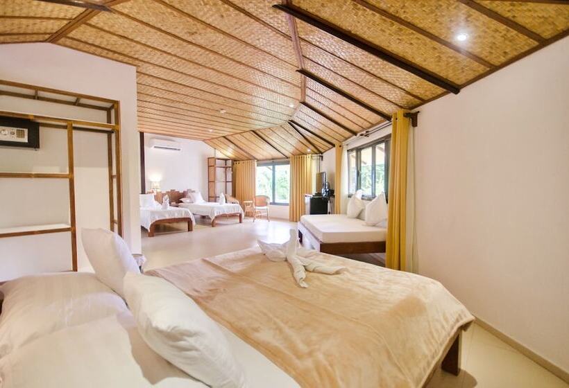 Superior Family Room, Ralph S Place