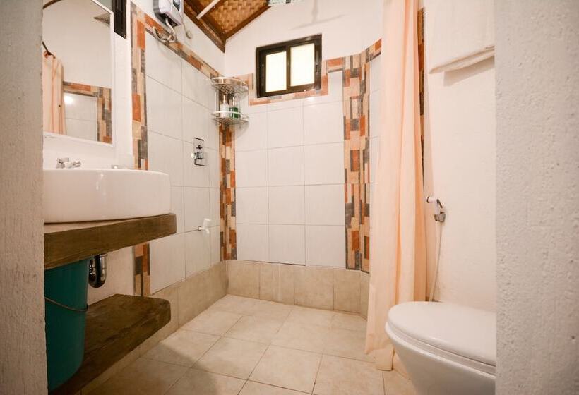 Standard Studio, Ralph S Place