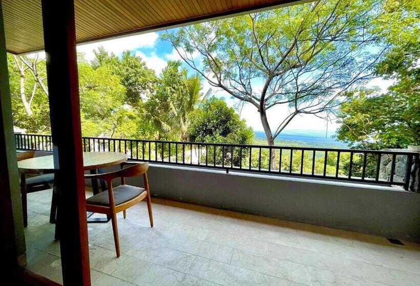 Номер Deluxe Вид на Море с Балконом, Sanglung Villas & Suites