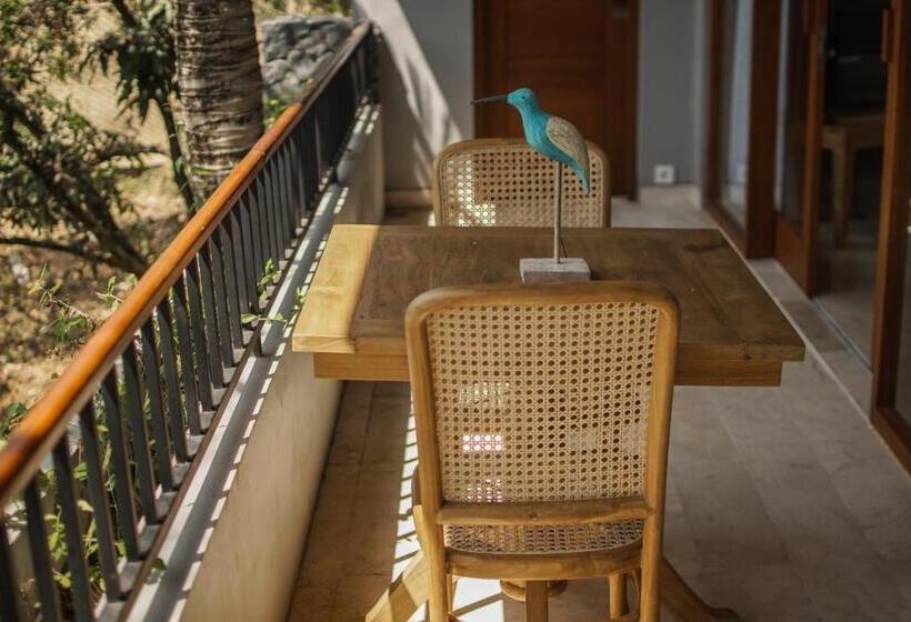 חדר דלוקס עם מרפסת נוף לים, Sanglung Villas & Suites