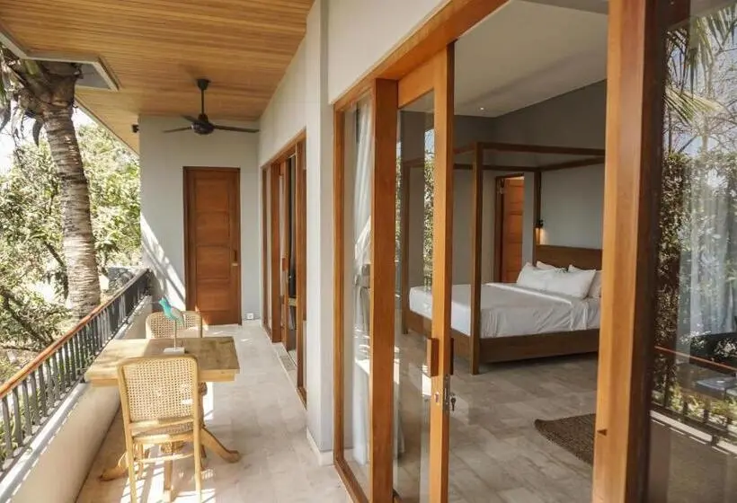 オーシャンビューデラックスルームバルコニー付き, Sanglung Villas & Suites