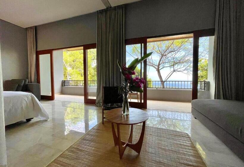 חדר דלוקס עם מרפסת נוף לים, Sanglung Villas & Suites