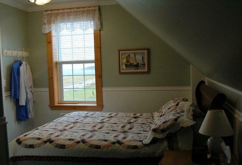 غرفة قياسية مطلّة علي البحر, The Yellow Sidecar B&b