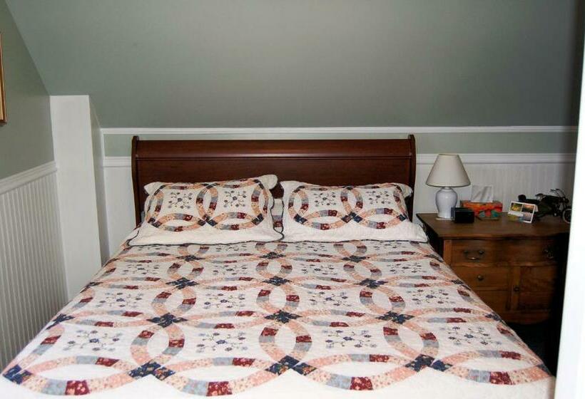 غرفة قياسية مطلّة علي البحر, The Yellow Sidecar B&b