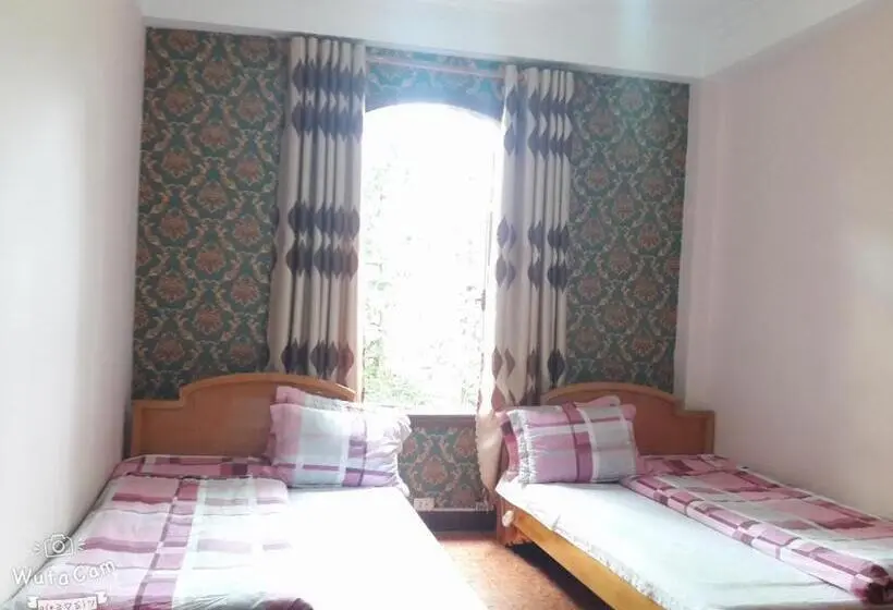 اتاق استاندارد, Quê Hương House